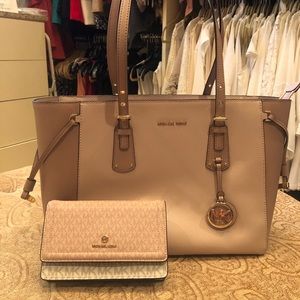 Michael Kors 2021 matching purse and wallet